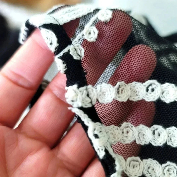 Lavand. Black Cream Embroidered Mesh Blouse With Chiffon Underlay Size SMALL - Picture 5 of 5